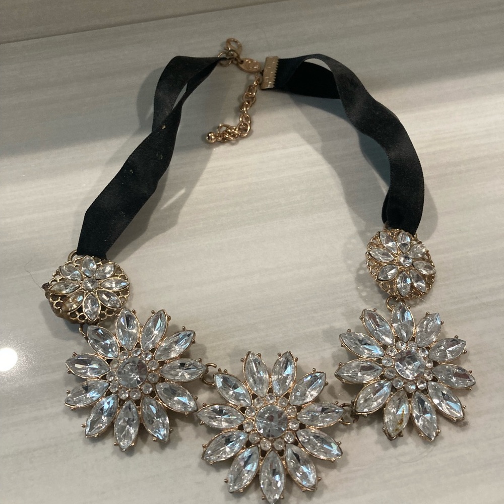 costume flower choker necklace